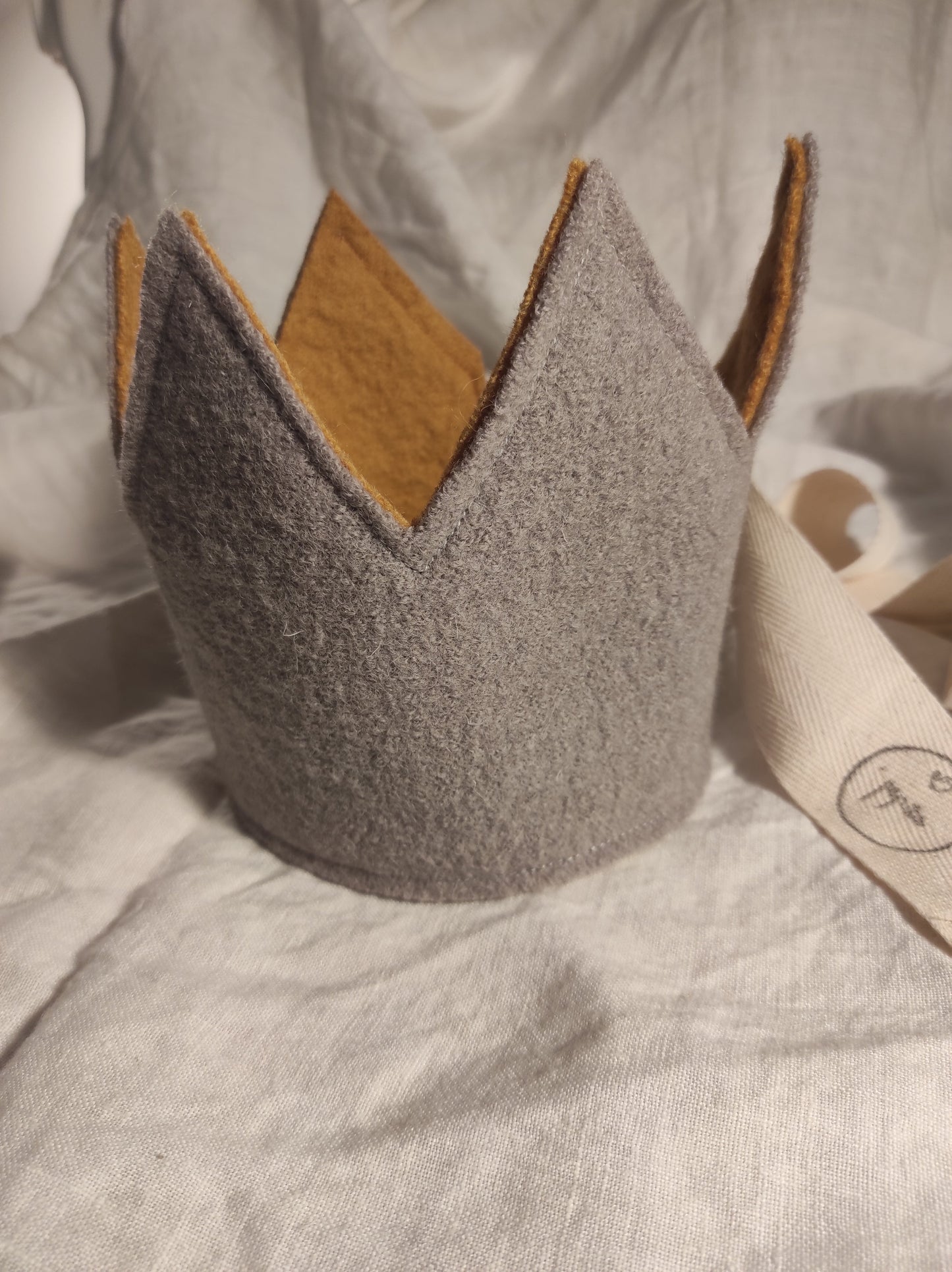 handbestickte Walk Geburtstags-Krone, personalisierbara mit Biene, Blume, Kerze, Sterne, Marienkäfer
