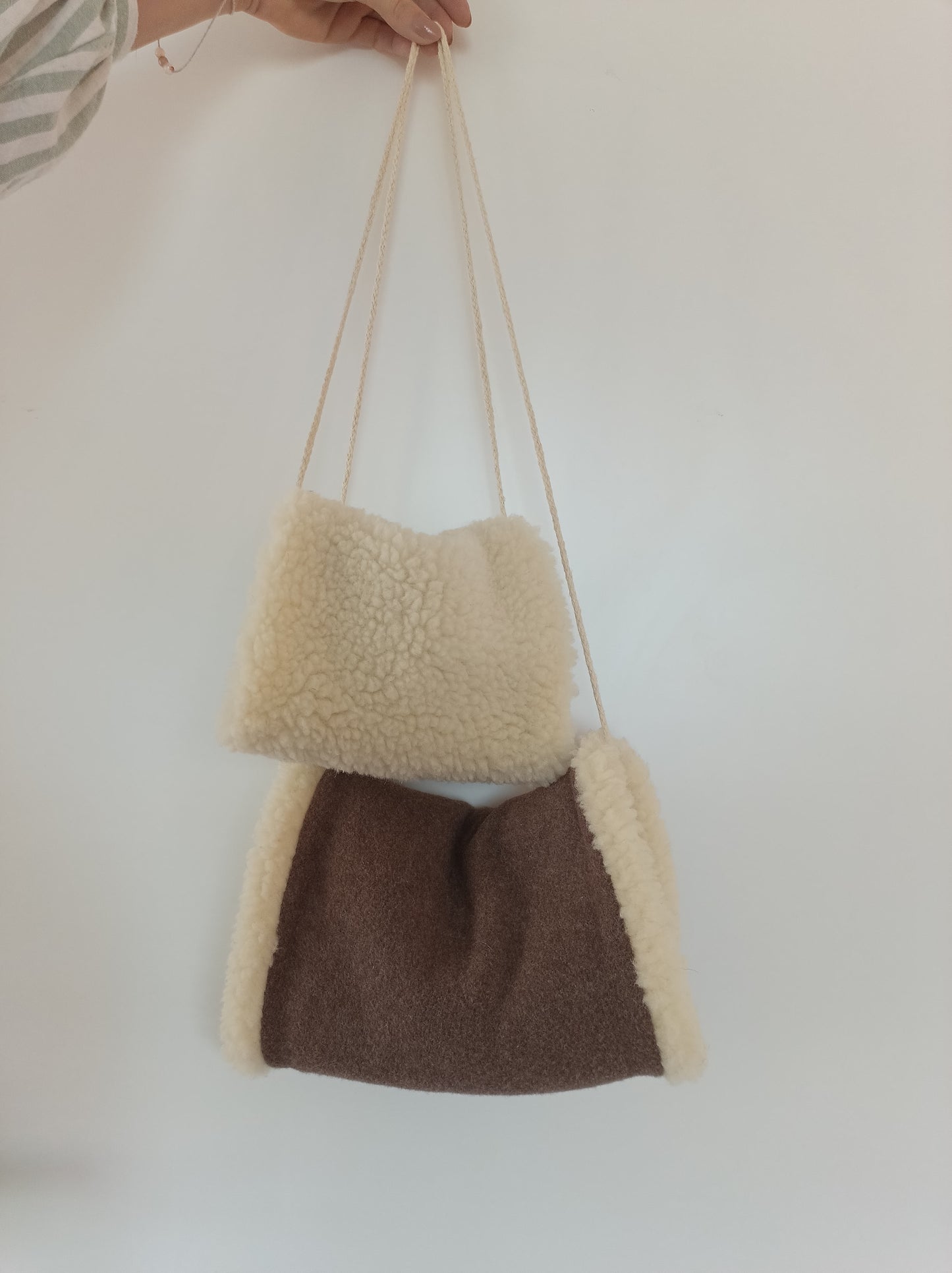 Muff aus Lammfell/Bio-Baumwoll-Fleece, Handwärmer zum Umhängen für Erwachsene