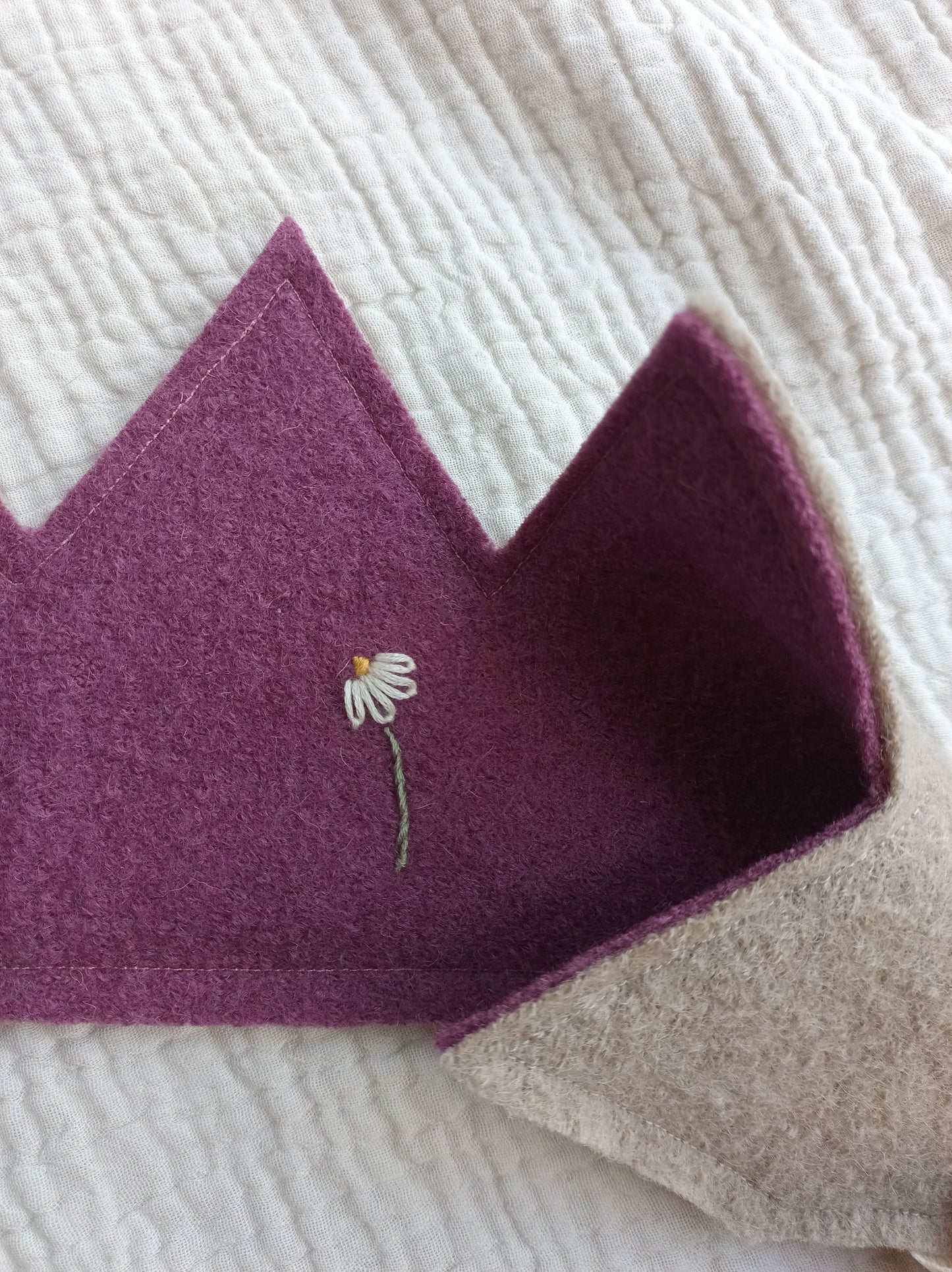 handbestickte Walk Geburtstags-Krone, personalisierbara mit Biene, Blume, Kerze, Sterne, Marienkäfer