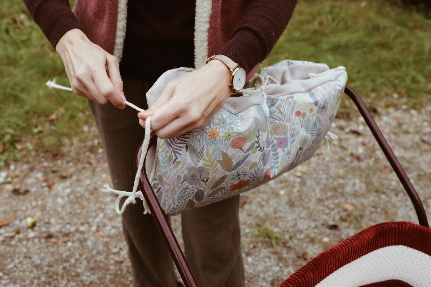 2in1 Kinderwagen - Muff, Handwärmer für den Kinderwagen & kuschelige outdoor Unterlage fürs Baby