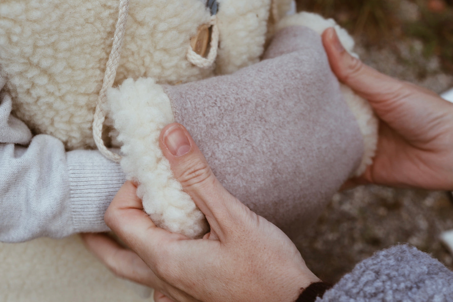 Muff aus Lammfell/Bio-Baumwoll-Fleece, Handwärmer zum Umhängen für Kinder