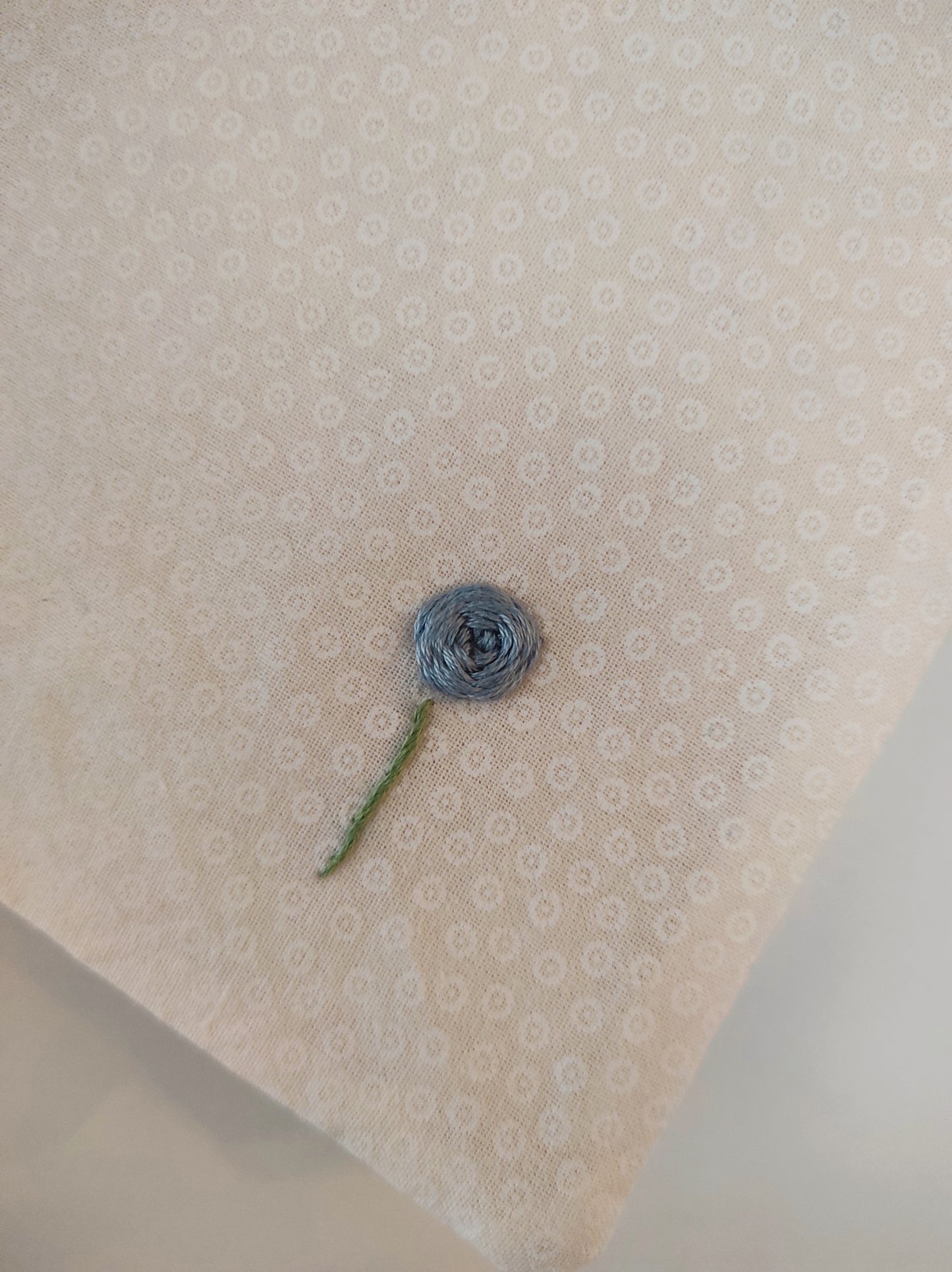 U-Heft Hülle handbestickt "eine blaue Blume"